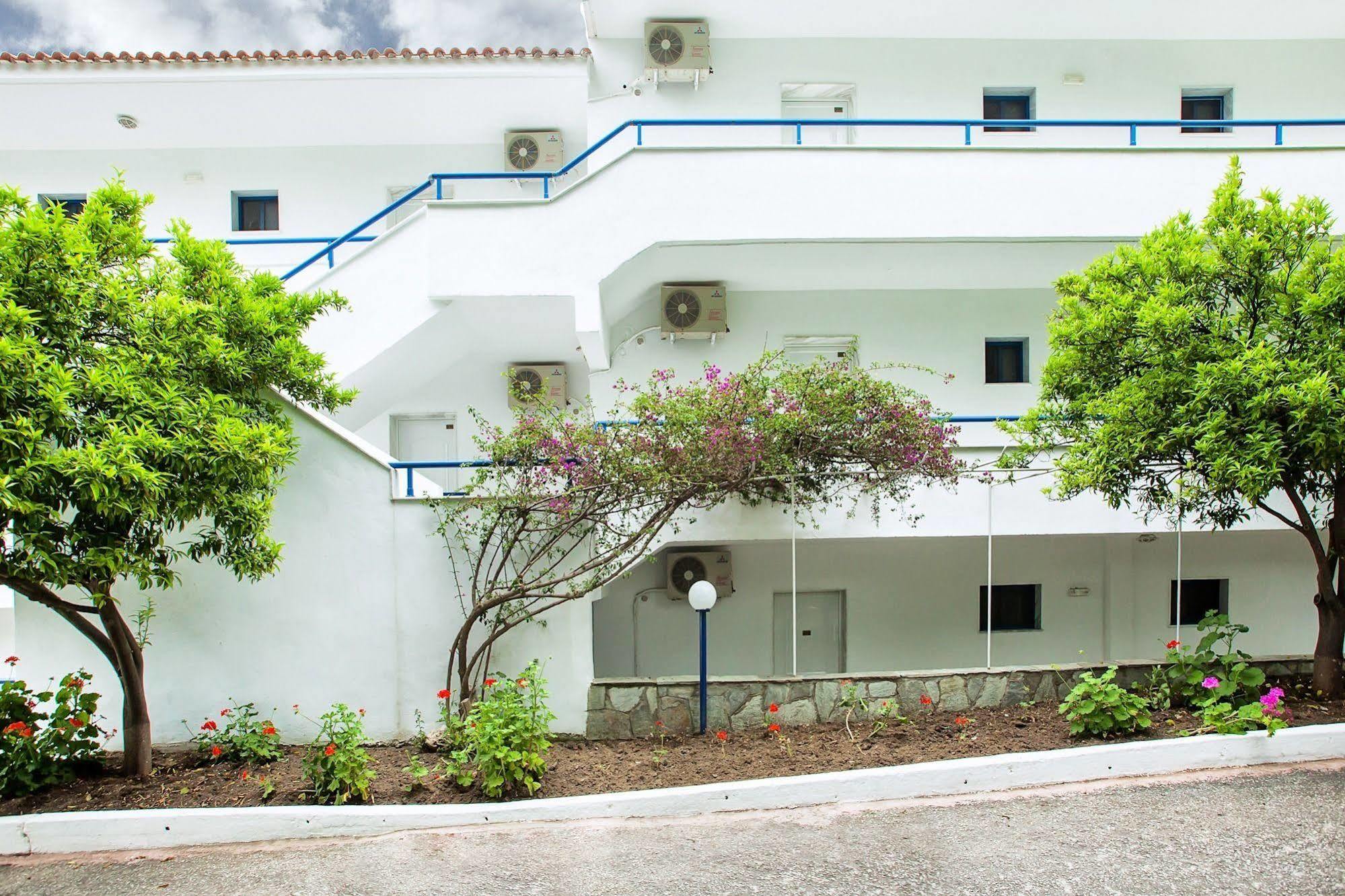 Xenios Port Marina Hotel Pefkochori Exterior photo